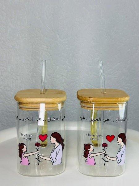 كاسة شفاف مع مصاصة مربع هي الفضل هي الخير